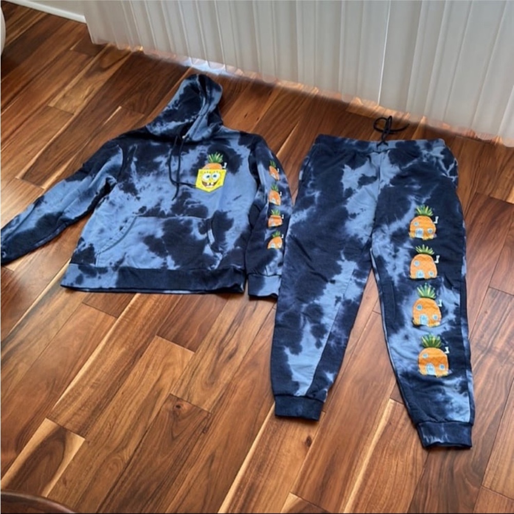 SPONGEBOB SQUAREPANTS TIE DYED NAVY BLUE HOODIE AND SWEATPANTS SET SIZE MEDIUM